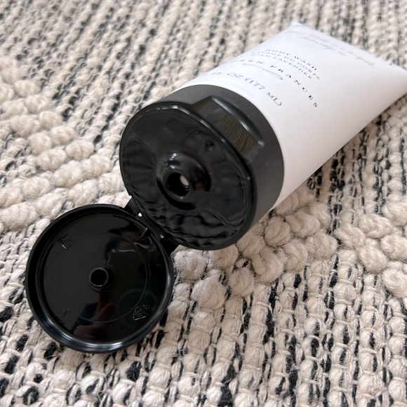 ๐ LOVESCRIPT Wild Lavender Body Wash. 6 fl oz. NWT. Full size. Sealed shut. ๐ธ - Picture 7 of 10